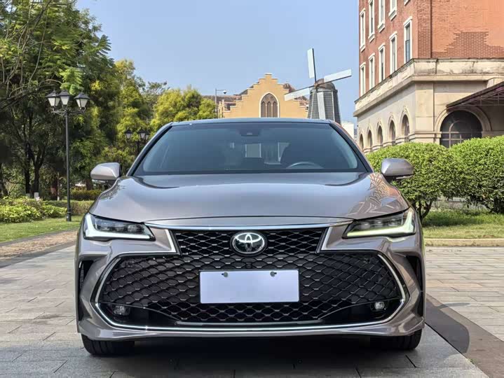 Фото 2 - Toyota Avalon