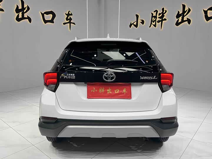 Фото 4 - Toyota Yaris L Hatchback