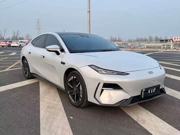 Фото 3 - Geely Galaxy E8