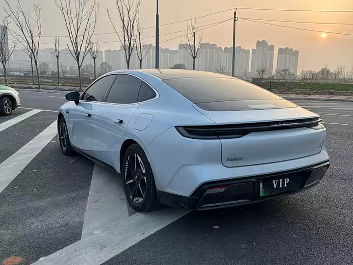 Фото 5 - Geely Galaxy E8