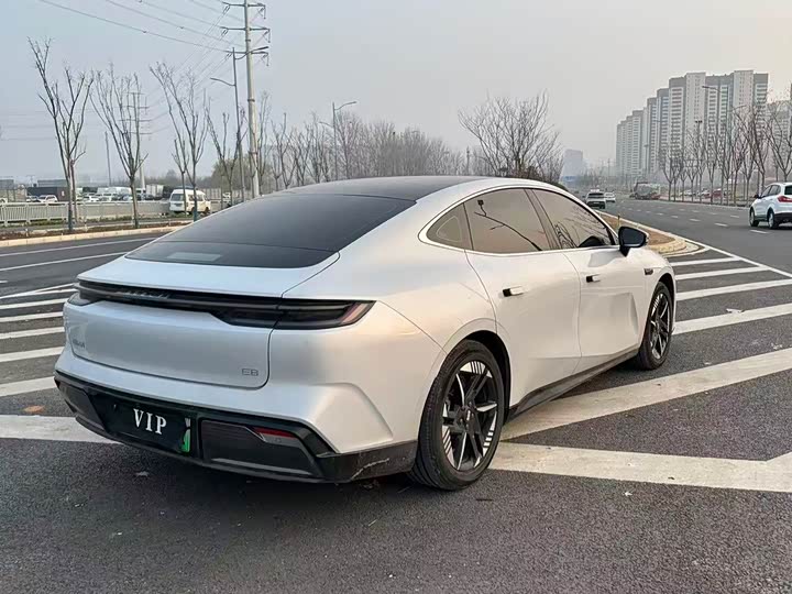 Фото 7 - Geely Galaxy E8