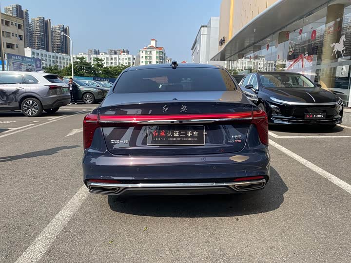 Фото 6 - Hongqi H5