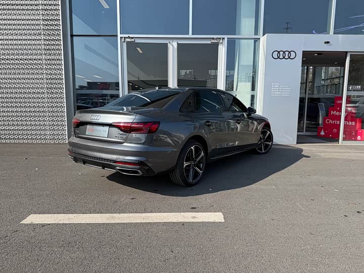 Фото 4 - Audi A4L