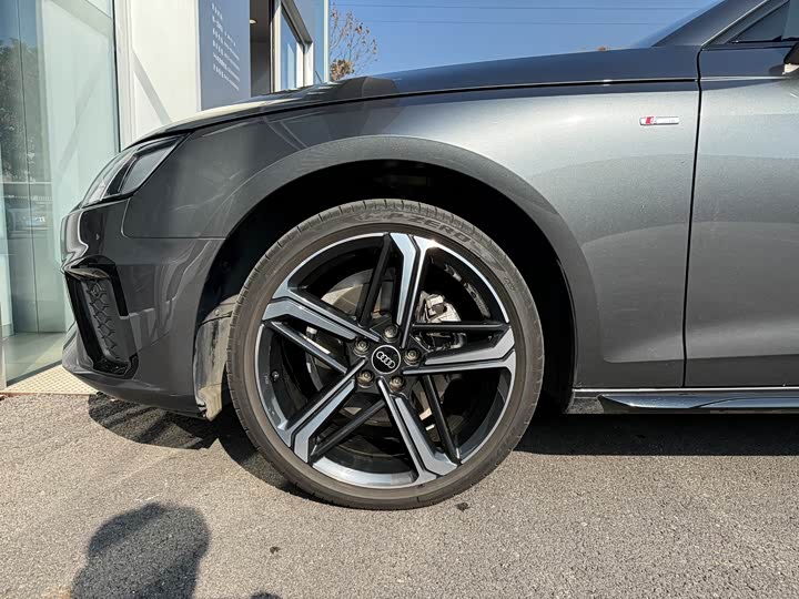 Фото 6 - Audi A4L