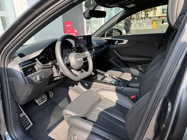 Фото 8 - Audi A4L