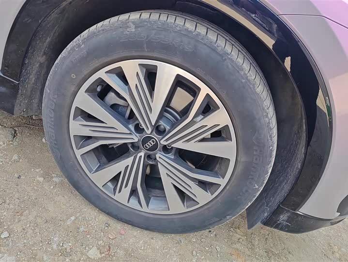 Фото 6 - Audi Q5 e-tron