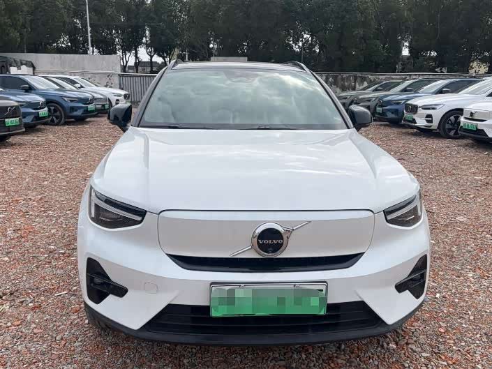 Photo 2 - Volvo XC40 EV