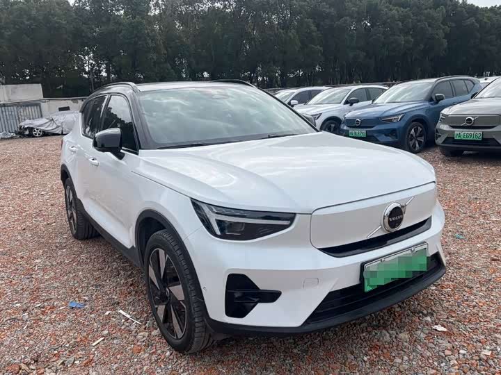 Photo 3 - Volvo XC40 EV