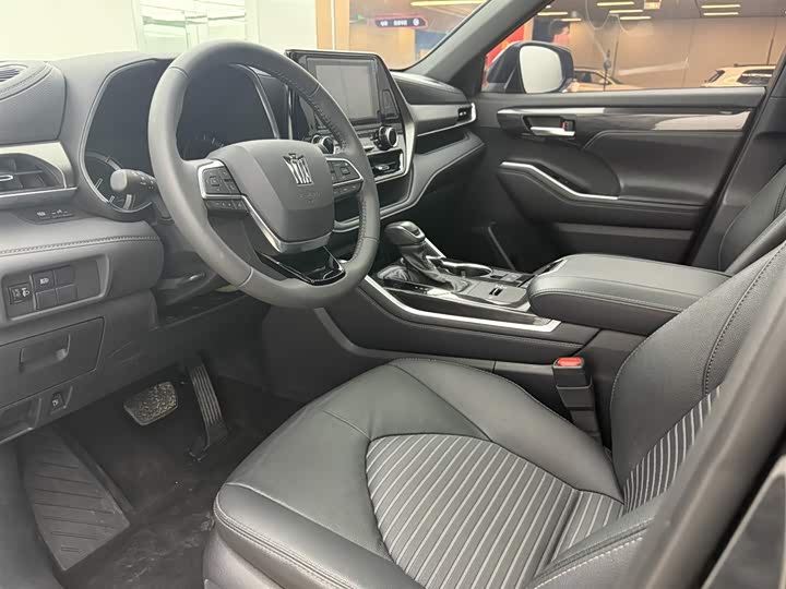 Фото 7 - Toyota Crown Kluger