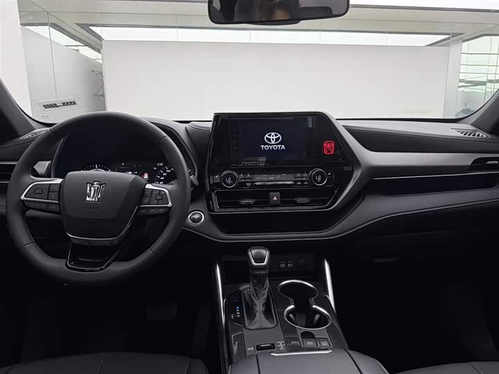 Фото 9 - Toyota Crown Kluger