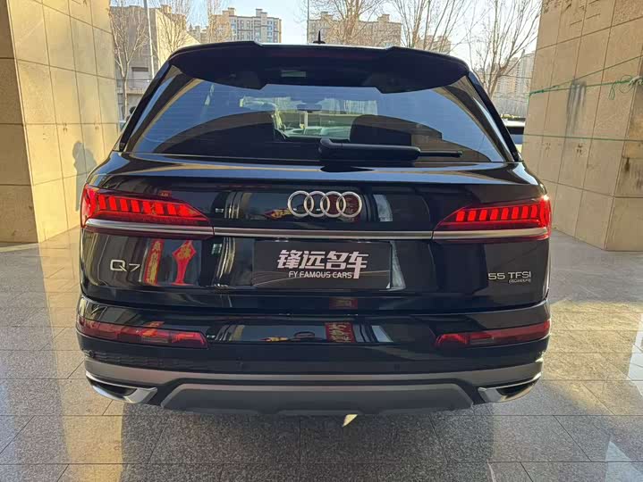 Фото 4 - Audi Q7