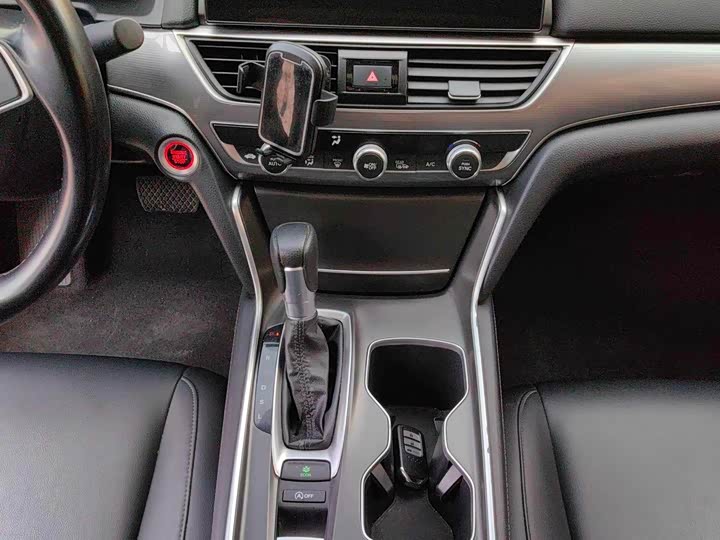 Photo 7 - Honda Accord