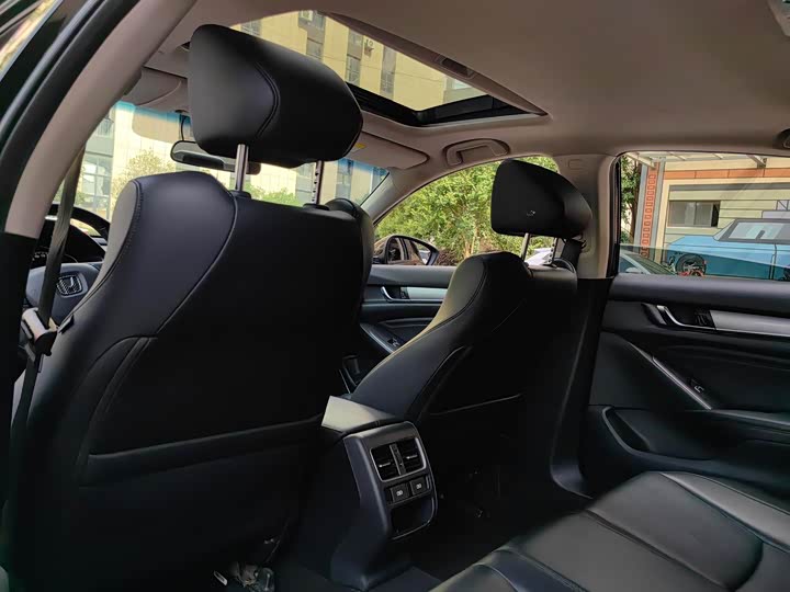 Photo 9 - Honda Accord