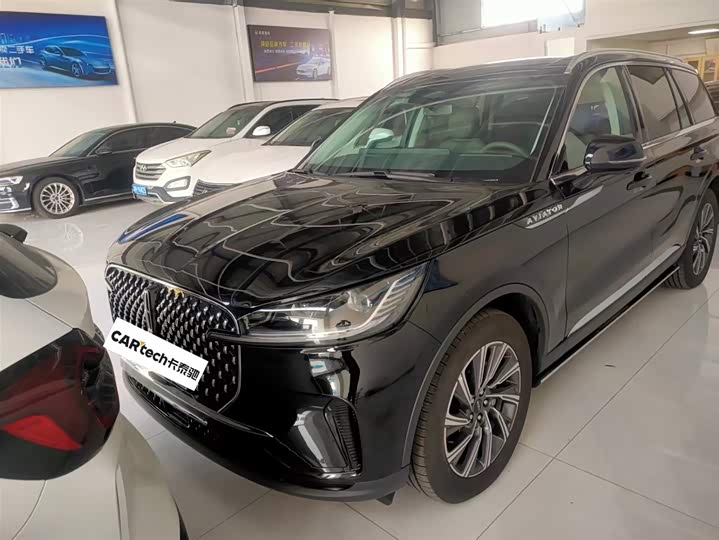 Фото 1 - Lincoln Aviator