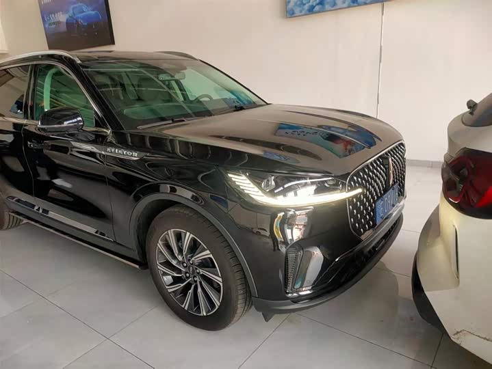 Фото 3 - Lincoln Aviator