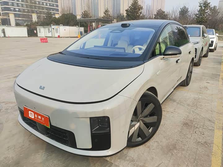 Фото 1 - LiXiang i8