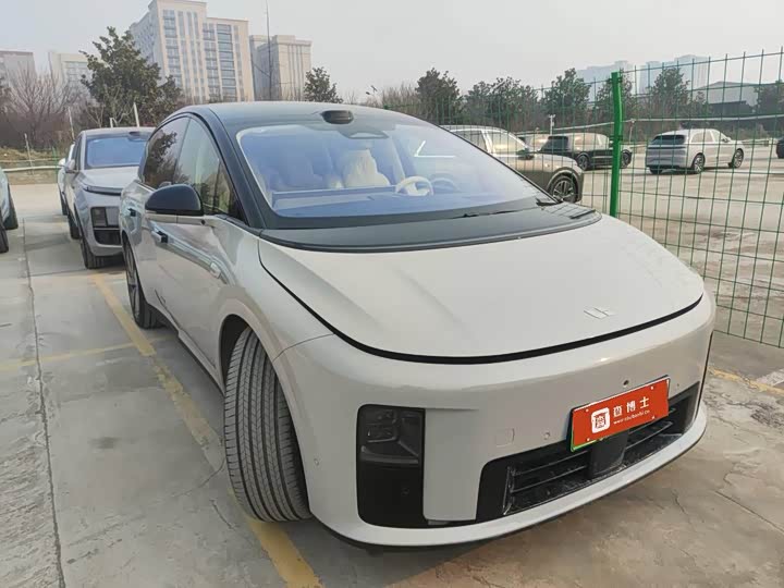 Фото 2 - LiXiang i8