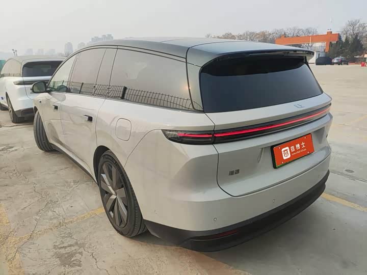 Фото 4 - LiXiang i8