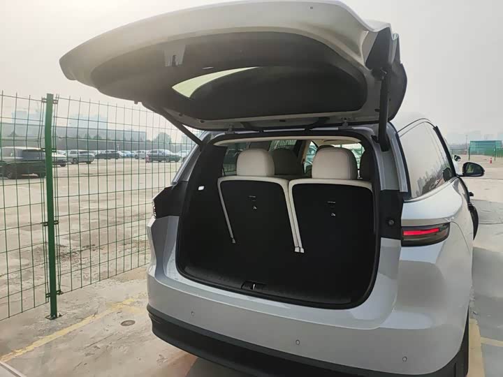 Фото 8 - LiXiang i8