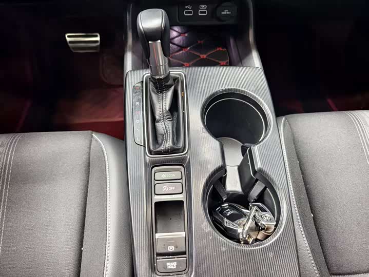 Фото 8 - Honda Civic