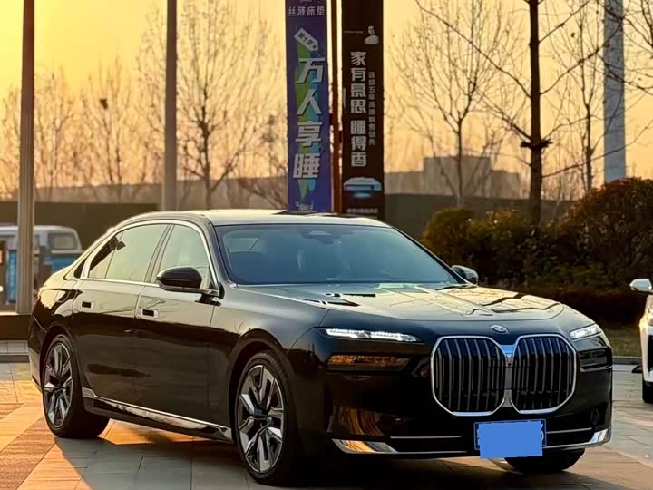 Фото 3 - BMW 7 Series