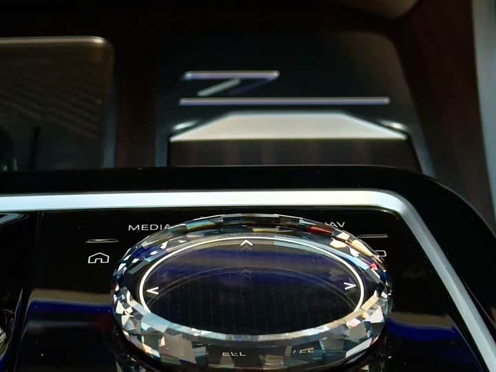 Фото 9 - BMW 7 Series