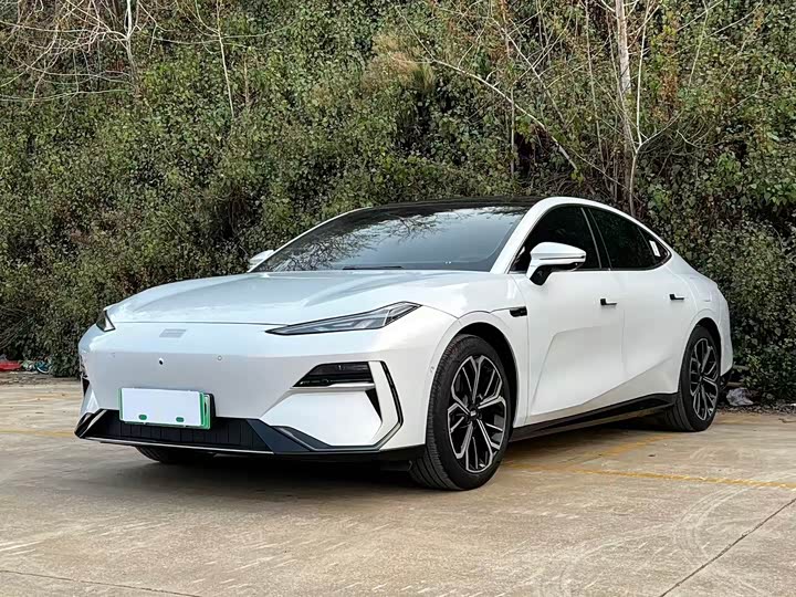 Фото 1 - Geely Galaxy E8