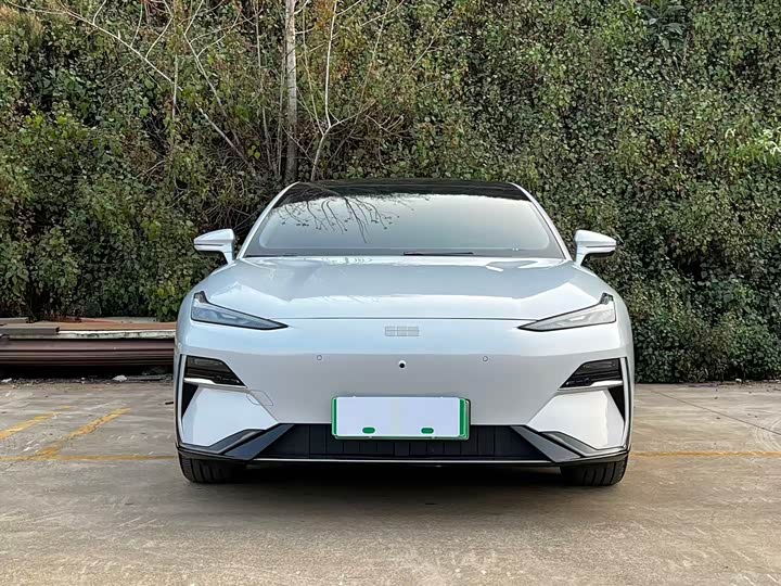 Фото 2 - Geely Galaxy E8