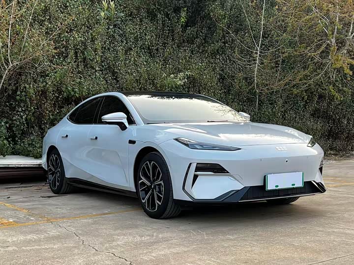 Фото 3 - Geely Galaxy E8