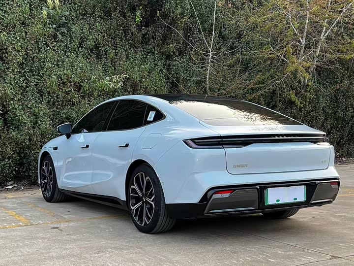 Фото 7 - Geely Galaxy E8