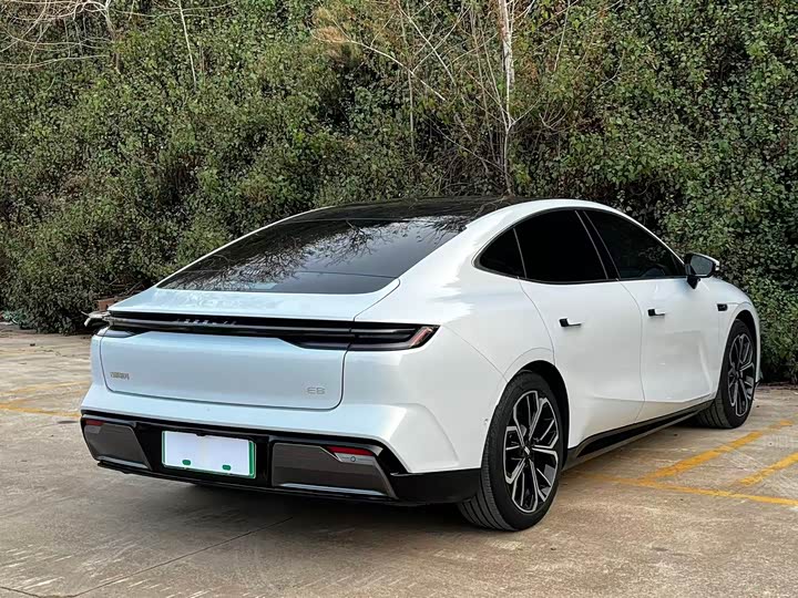 Фото 9 - Geely Galaxy E8