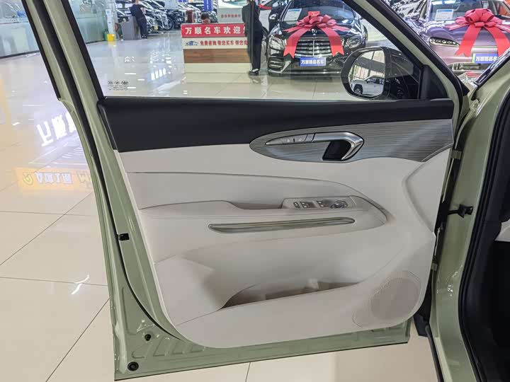 Фото 9 - Bestune 07