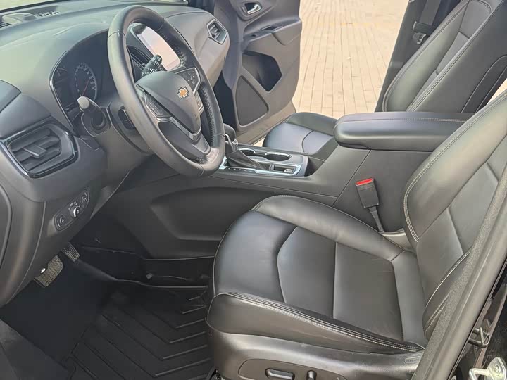 Фото 4 - Chevrolet Equinox