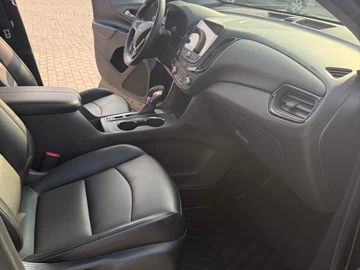 Фото 6 - Chevrolet Equinox