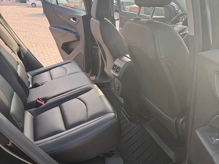 Фото 7 - Chevrolet Equinox