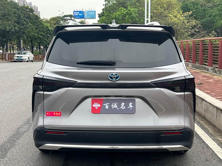 Photo 4 - Toyota Sienna