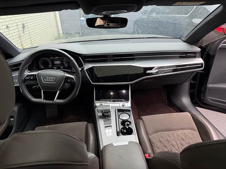 Photo 5 - Audi A7L
