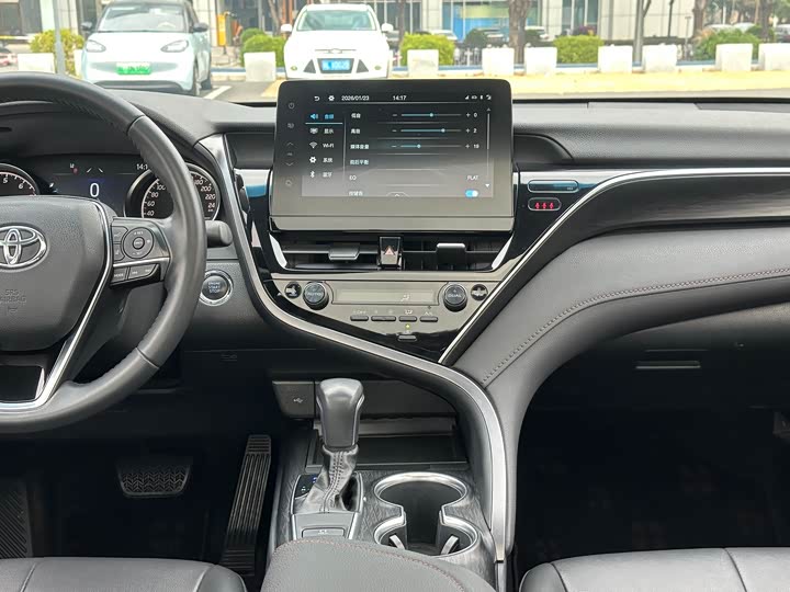 Фото 8 - Toyota Camry