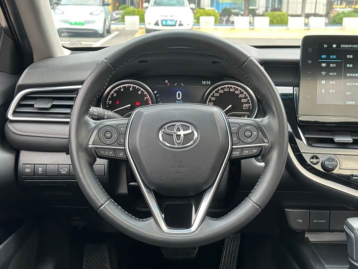 Фото 9 - Toyota Camry