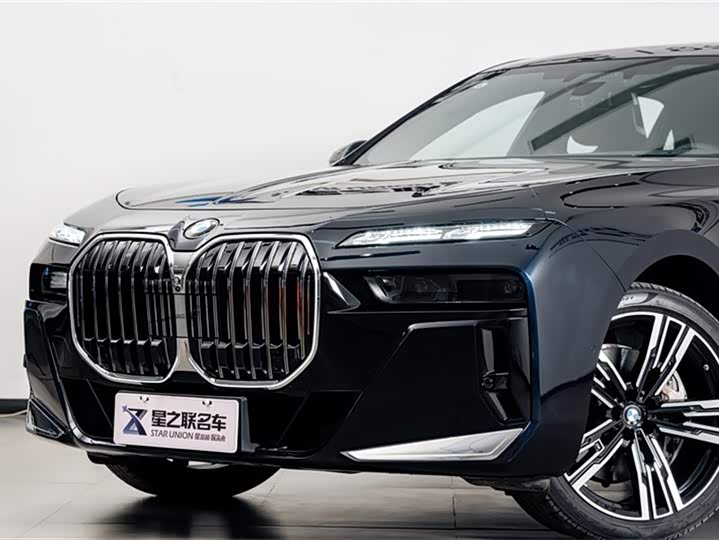 Фото 4 - BMW 7 Series