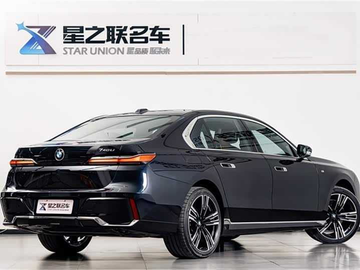 Фото 8 - BMW 7 Series