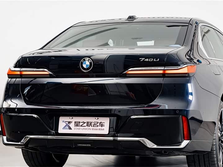 Фото 9 - BMW 7 Series