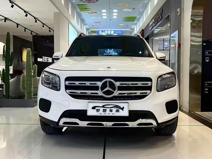 Photo 2 - Mercedes-Benz GLB-Class