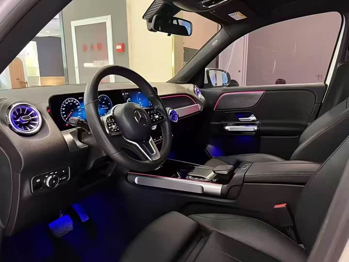 Photo 4 - Mercedes-Benz GLB-Class