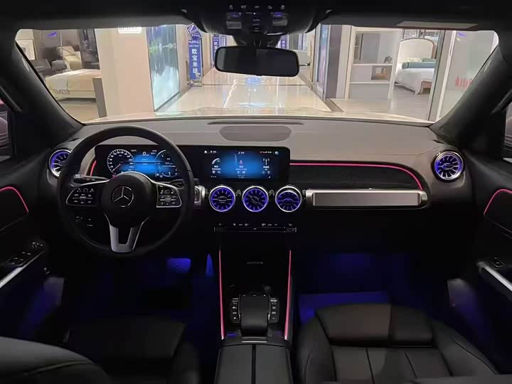 Photo 5 - Mercedes-Benz GLB-Class