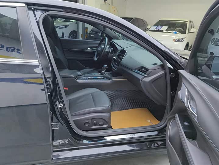 Фото 8 - Cadillac CT4