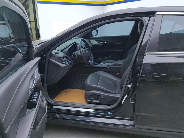 Фото 9 - Cadillac CT4