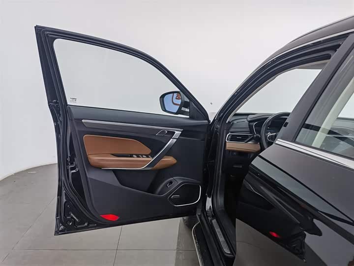 Фото 8 - Geely Atlas