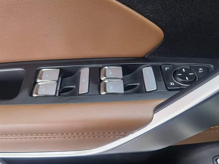 Фото 9 - Geely Atlas