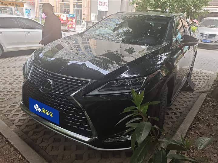 Фото 1 - Lexus RX